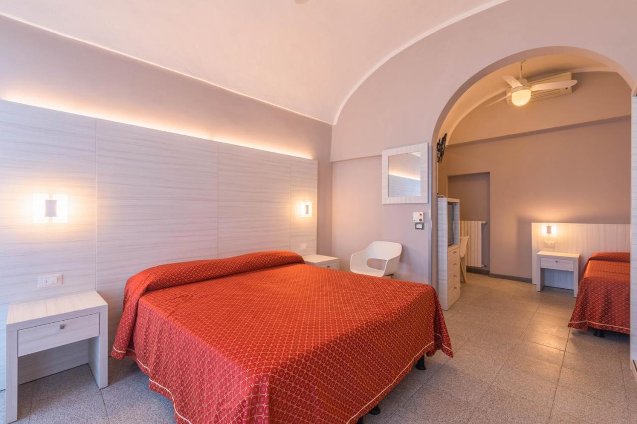 Hotel Danio Lungomare Alassio Exteriör bild
