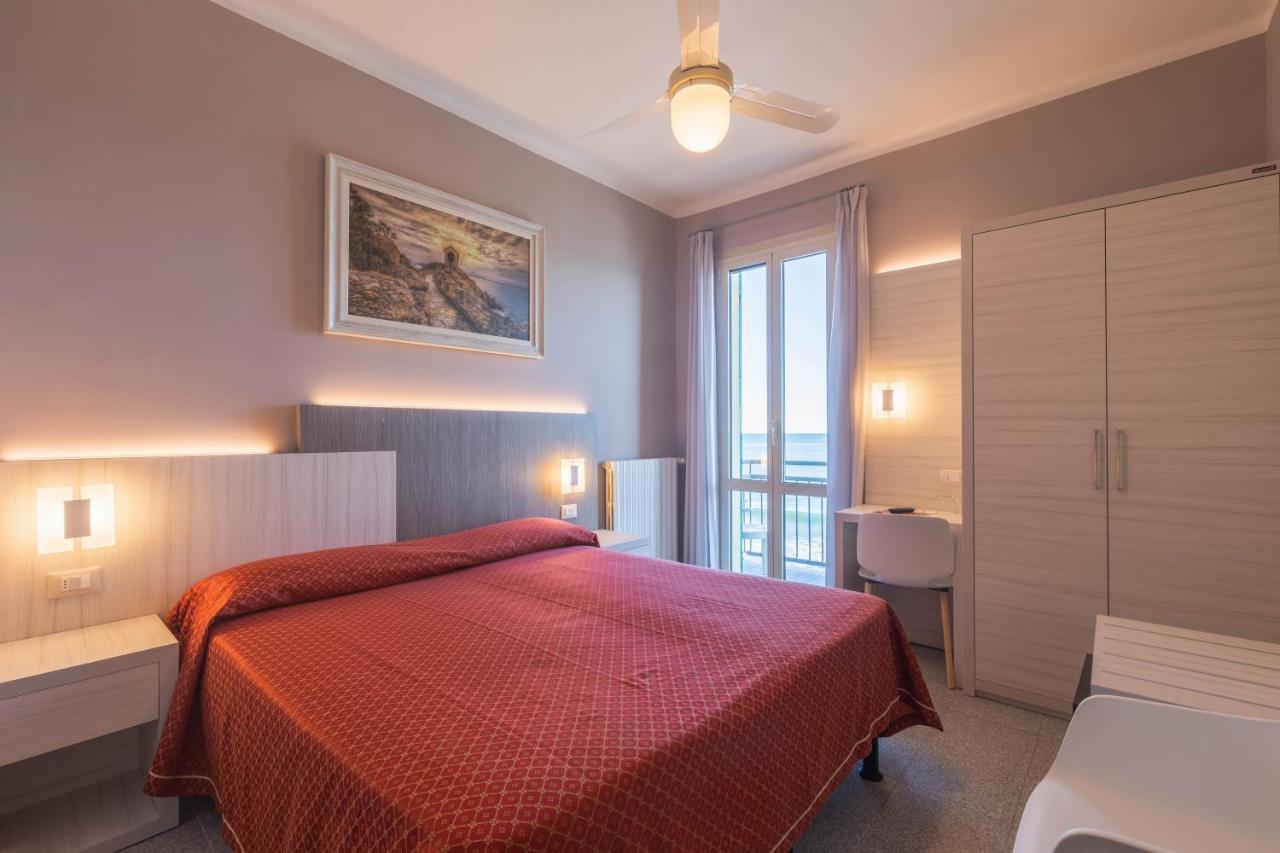 Hotel Danio Lungomare Alassio Exteriör bild