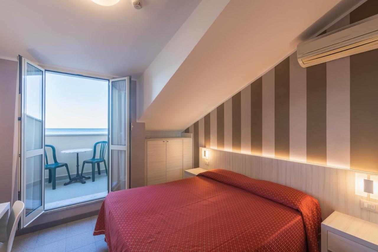 Hotel Danio Lungomare Alassio Exteriör bild